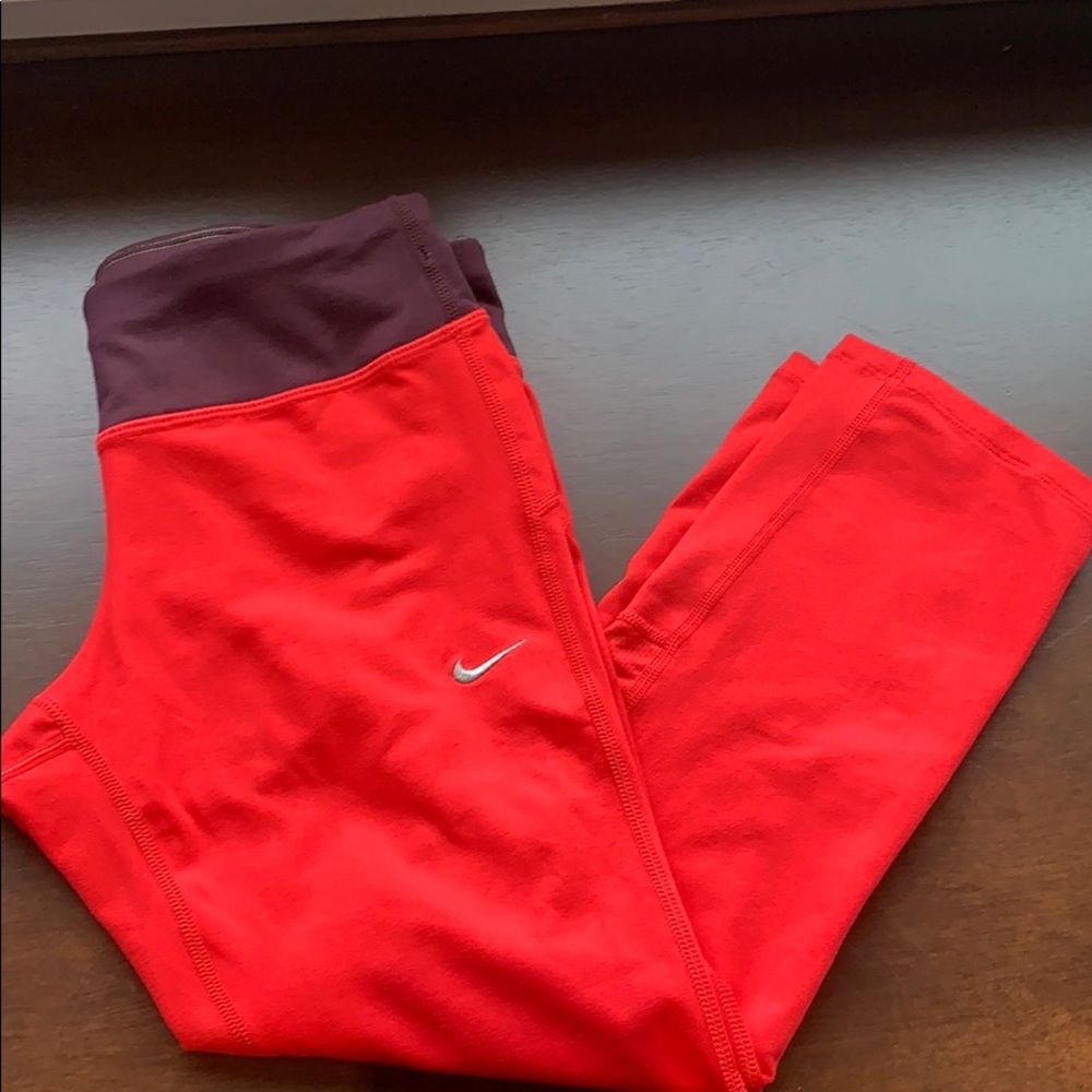 Red Nike Cropped Leggings